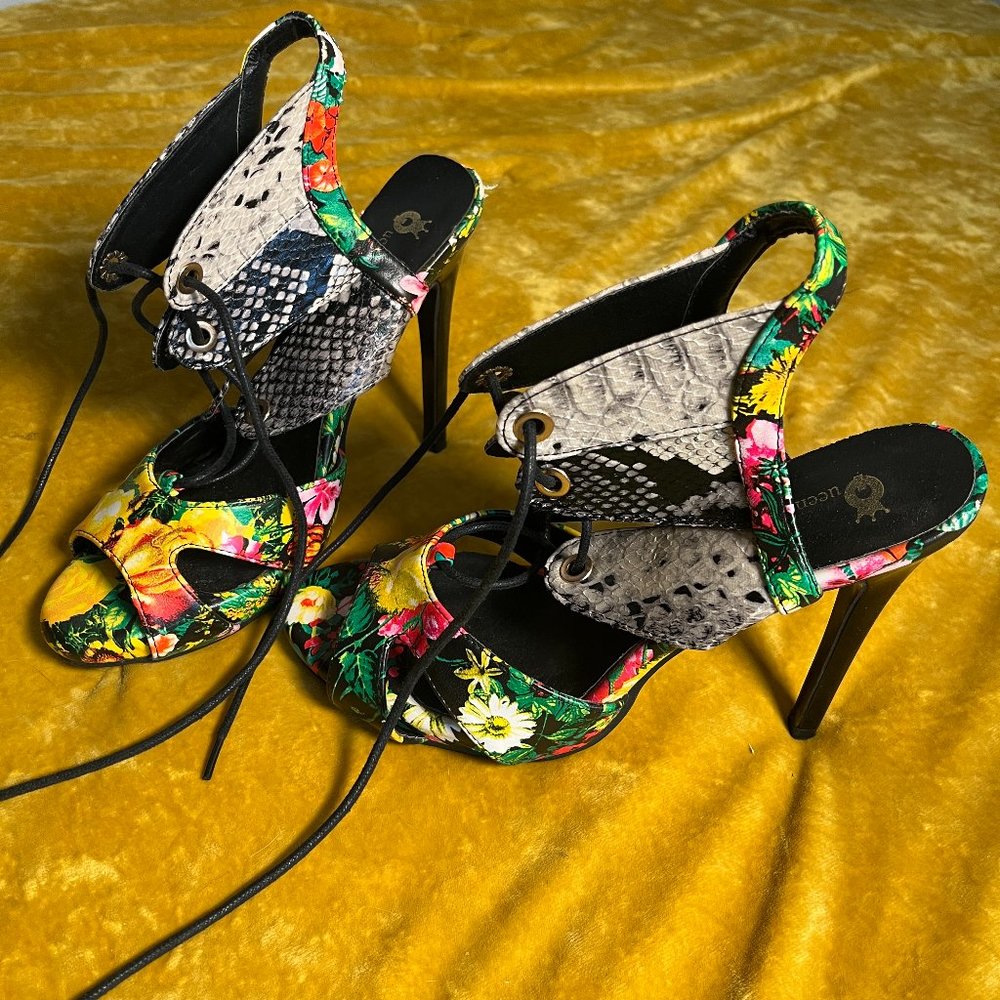 Queen Chateau Floral/Snakeskin Lace Up Stiletto Heels Womens Size 10
